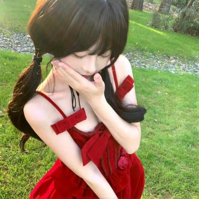 顽皮豹在树林里